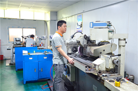 Internal and external grinding workshop
