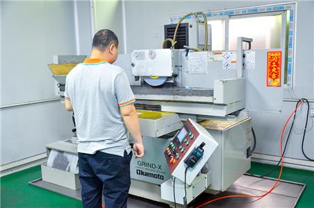 Flat grinding workshop