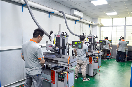 Flat grinding workshop