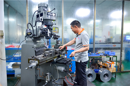 Milling machine processing workshop